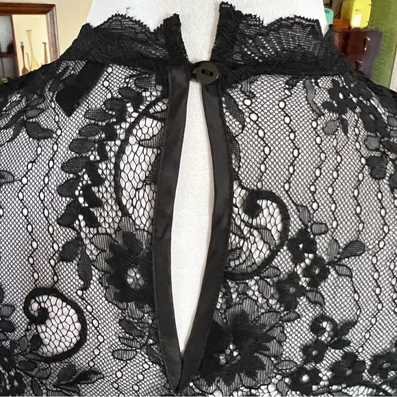 Divided Black lace top short sleeve size small - Picture 4 of 4